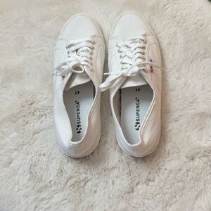 Superga women’s white low top sneakers never worn size 9.5